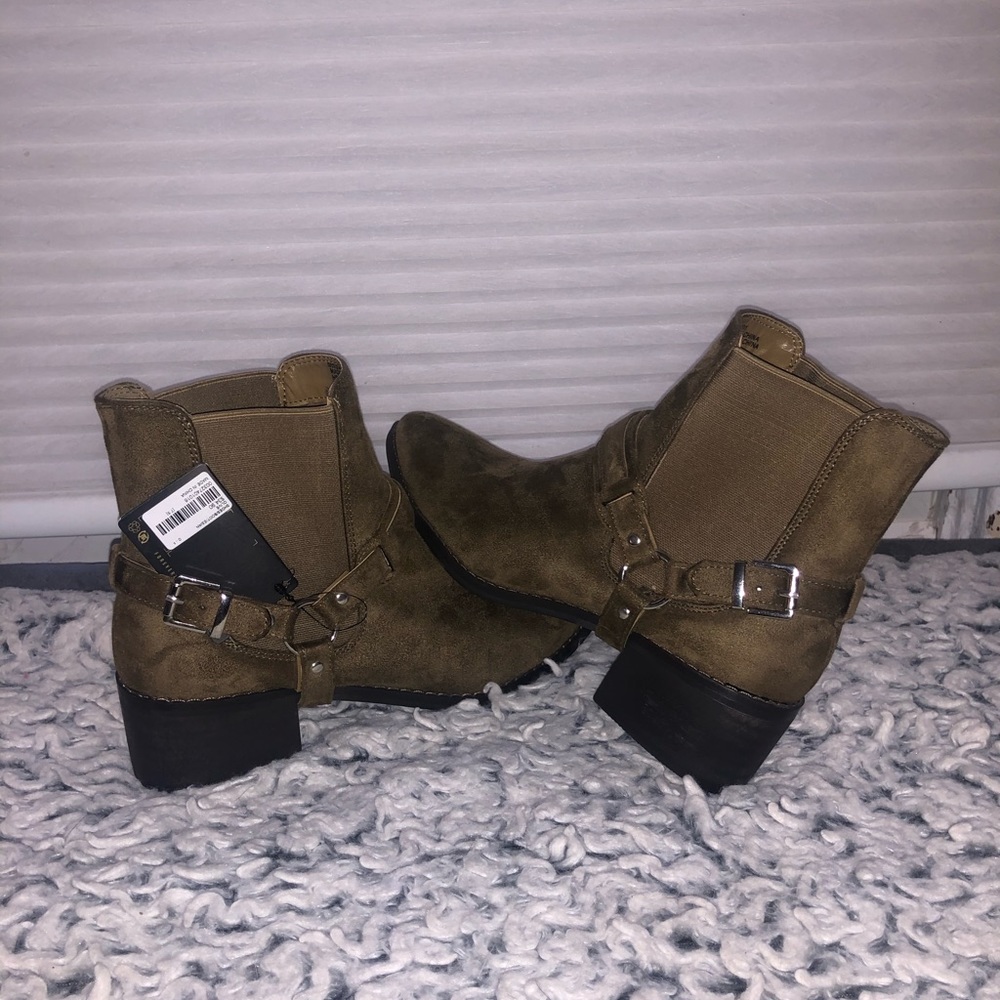 •BOOTIES• - Picture 2 of 3